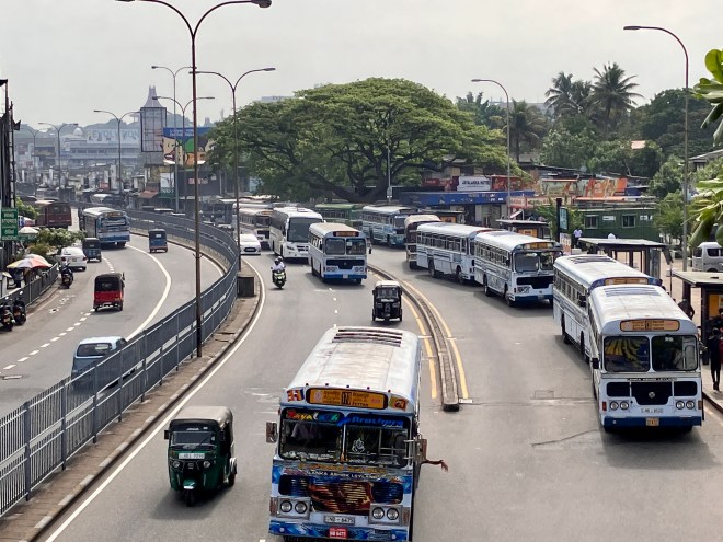 The colorful buses of Sri Lanka. – Less Car, More Life